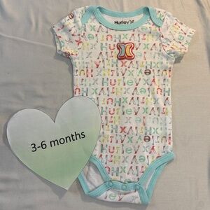 Hurley - Colourful Patterned Short Sleeve Bodysuit/Onesie top
